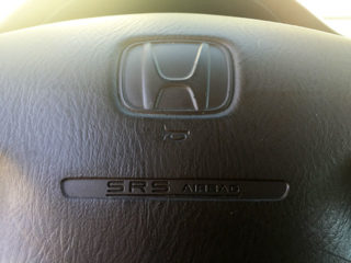 A picture of the steering wheel in a Honda Accord